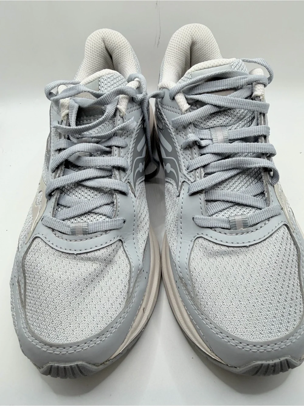 Saucony Women's Light Gray Athletic Running Shoes
